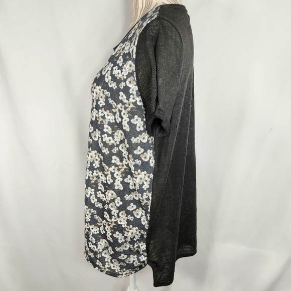 Basic Editions NWOT Black Grey Multi Floral Front Cuffed Short Sleeve Top Large - Picture 3 of 8